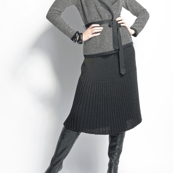 WOOL SKIRT KNITTED PLEATED LINED MADE IN EUROPE - Picture 1 of 5